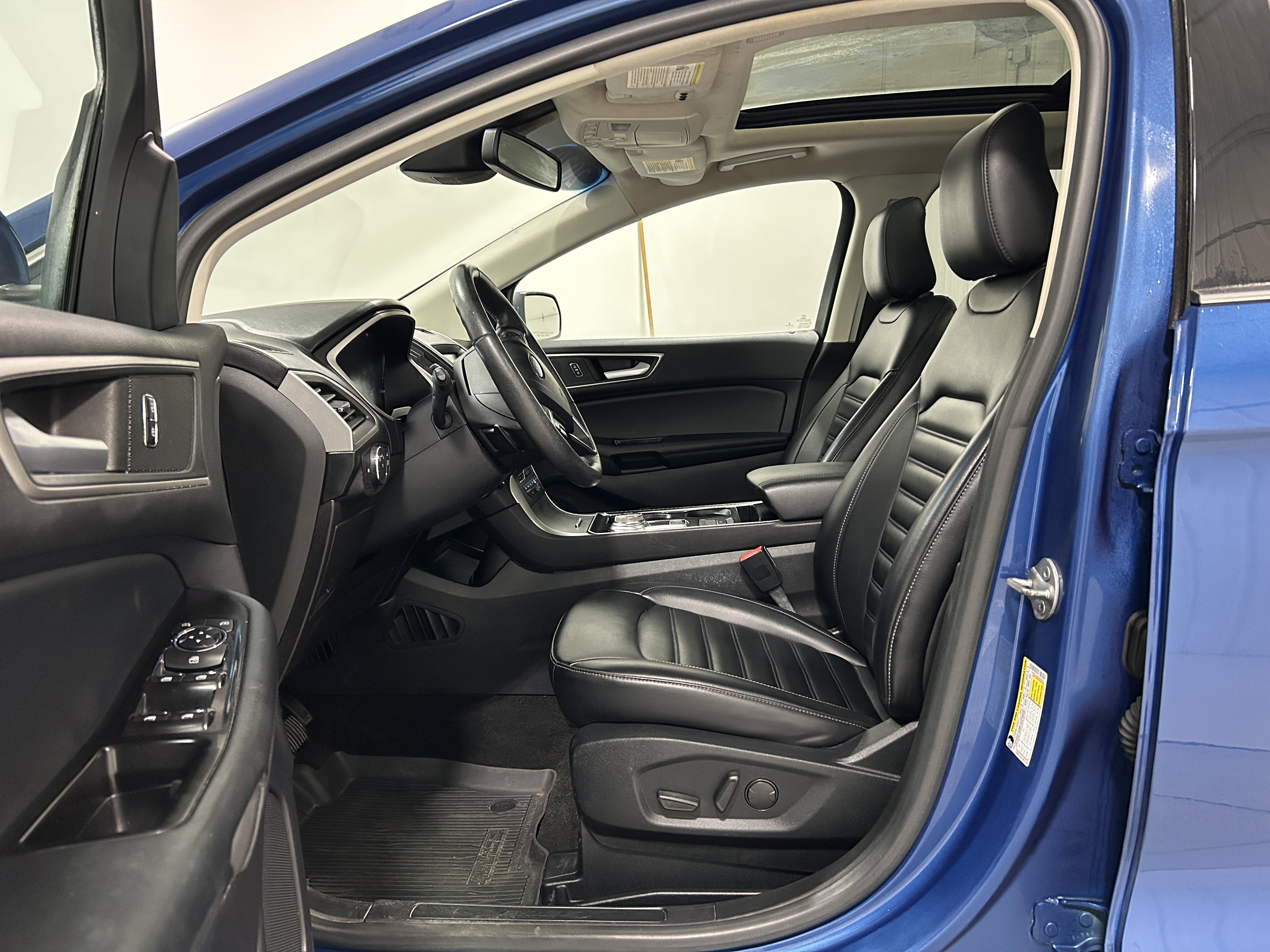 Used 2020 Ford Edge SEL w/ Convenience Package AWD/4WD image 4