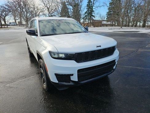 Used 2023 Jeep Grand Cherokee L Limited w/ Black Appearance Package image 8