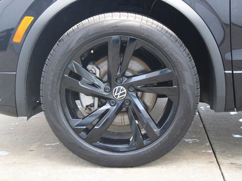 Certified 2024 Volkswagen Tiguan SE R-Line w/ MDO Package, Two-Row image 31