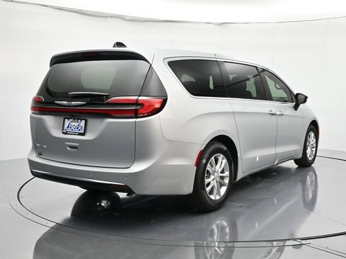 New 2026 Chrysler Pacifica Select image 5