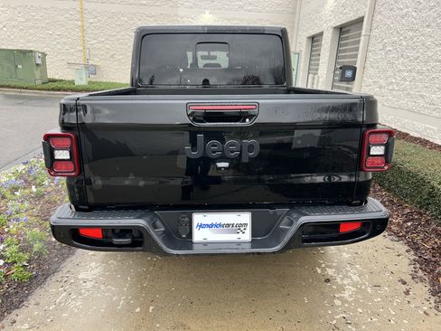 Certified 2023 Jeep Gladiator Overland image 9