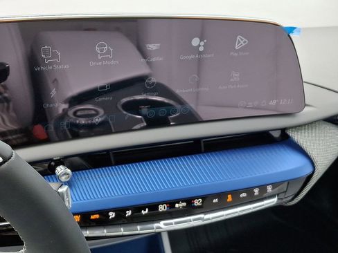 New 2026 Cadillac Optiq Luxury 1 image 8