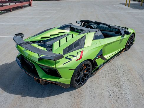 Used 2021 Lamborghini Aventador SVJ AWD/4WD image 9