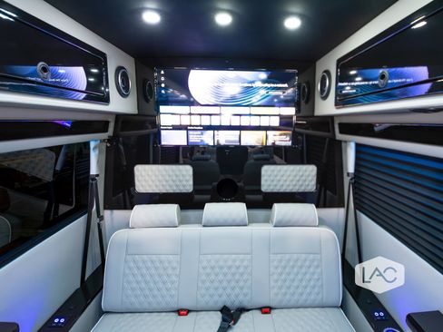Used 2024 Mercedes-Benz Sprinter 3500 image 14