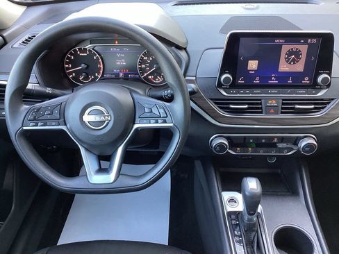 Used 2025 Nissan Altima 2.5 SV AWD/4WD image 15