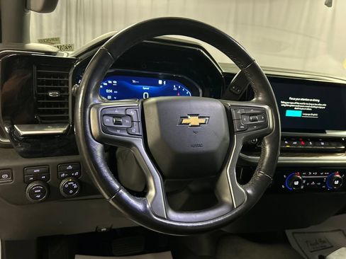 Used 2022 Chevrolet Silverado 1500 LT AWD/4WD image 15