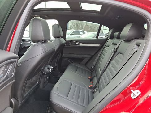Used 2024 Alfa Romeo Stelvio Veloce image 10