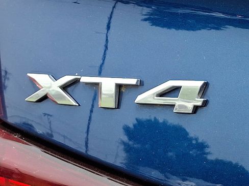 Used 2019 Cadillac XT4 Luxury w/ Cold Weather Package FWD image 30