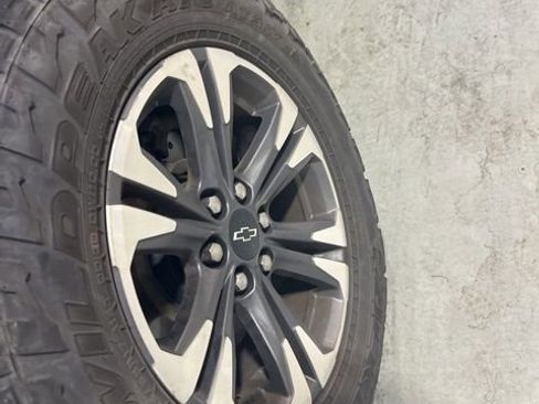 Used 2021 Chevrolet Colorado Z71 AWD/4WD image 3