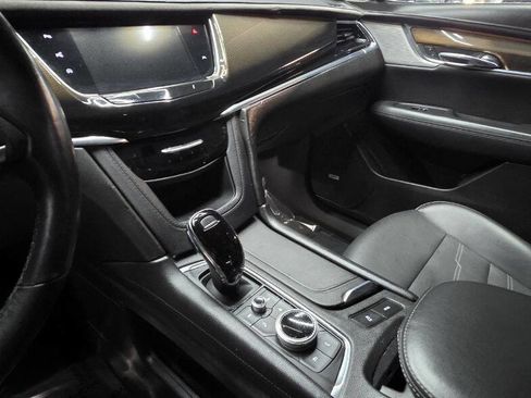 Used 2020 Cadillac XT6 Premium Luxury w/ Platinum Package AWD/4WD image 18