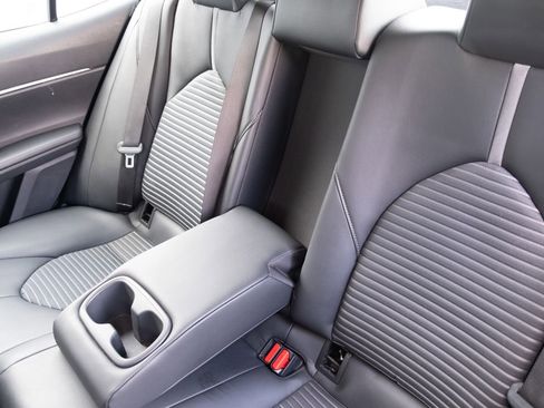 Used 2018 Toyota Camry SE image 15