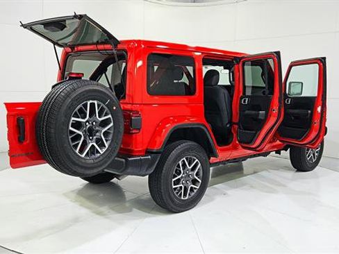 Used 2025 Jeep Wrangler Unlimited Sahara AWD/4WD image 13