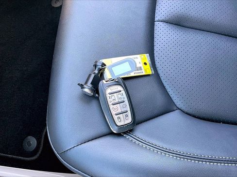 Used 2024 Chrysler Pacifica Touring-L FWD image 31
