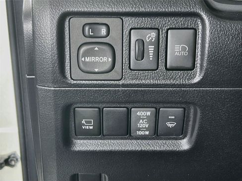 Used 2022 Toyota 4Runner Limited AWD/4WD image 11