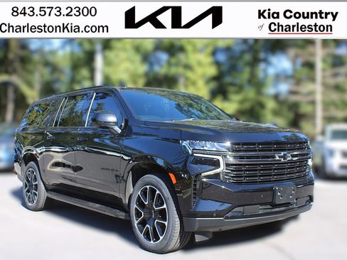 Used 2022 Chevrolet Suburban RST image 1