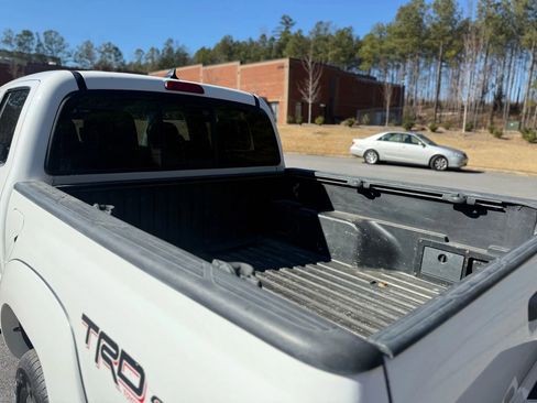 Used 2015 Toyota Tacoma PreRunner image 20