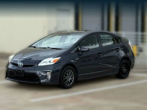 Used 2015 Toyota Prius Two FWD image 3
