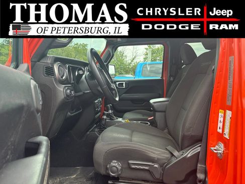 Used 2018 Jeep Wrangler Unlimited Sahara w/ Cold Weather Group AWD/4WD image 10