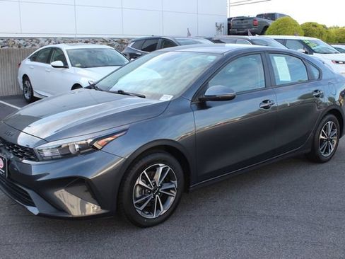 Used 2024 Kia Forte LXS w/ LXS Technology Package FWD image 2