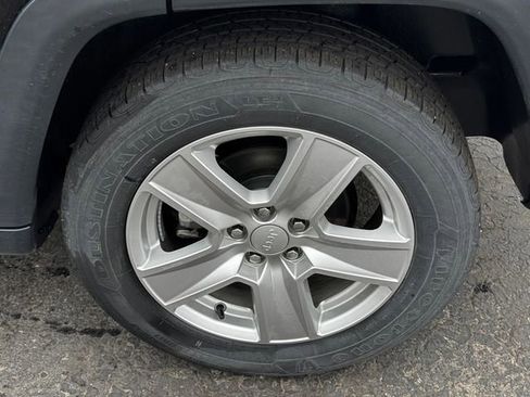 Certified 2022 Jeep Compass Latitude w/ Convenience Group image 11