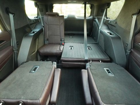 Used 2023 Cadillac Escalade V AWD/4WD image 31