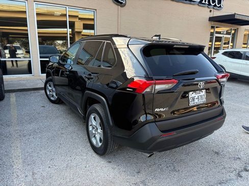 Used 2021 Toyota RAV4 XLE image 13