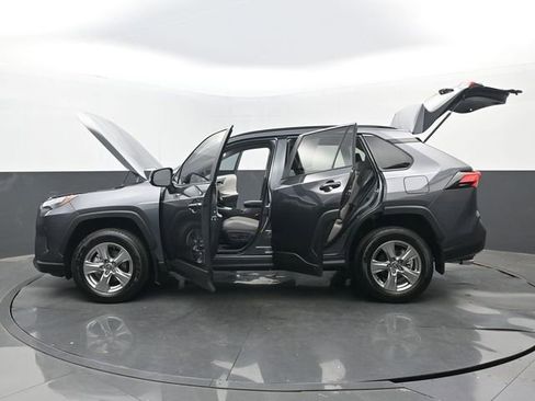 Used 2025 Toyota RAV4 XLE FWD image 34