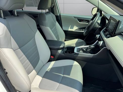 Certified 2022 Toyota RAV4 XLE Premium AWD/4WD image 17