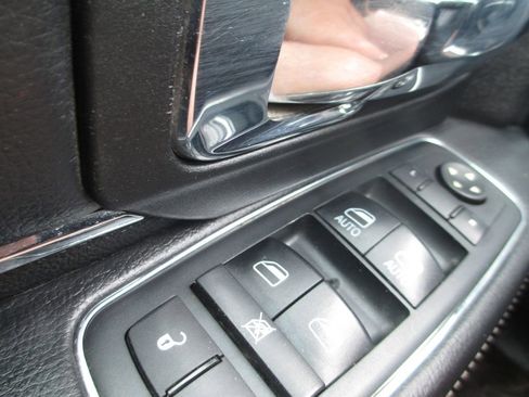 Used 2017 RAM 1500 Laramie AWD/4WD image 29