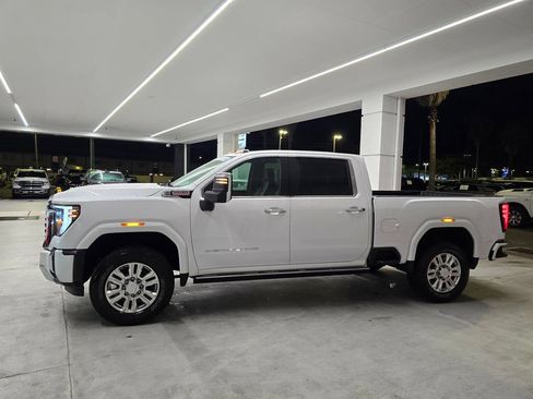 Used 2024 GMC Sierra 3500 Denali w/ Denali Reserve Package AWD/4WD image 3