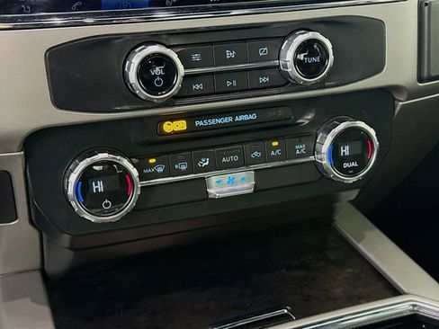 Used 2022 Ford F250 Lariat w/ Chrome Package image 19