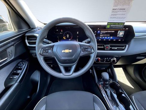Used 2025 Chevrolet TrailBlazer LT AWD/4WD image 9