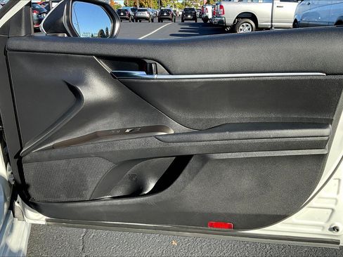 Used 2022 Toyota Camry SE image 23