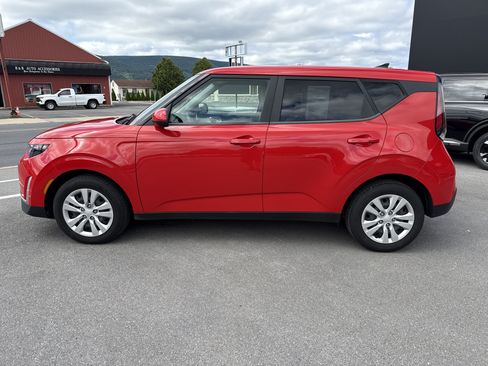 Used 2023 Kia Soul LX FWD image 7