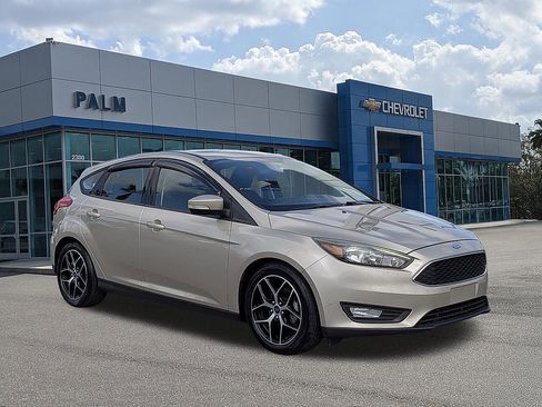 Used 2017 Ford Focus SEL FWD image 1