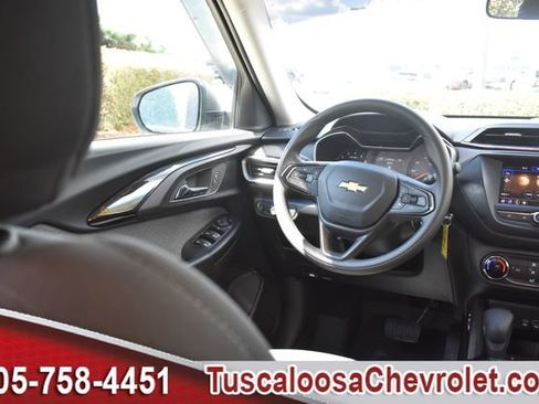 Used 2023 Chevrolet TrailBlazer LS FWD image 24