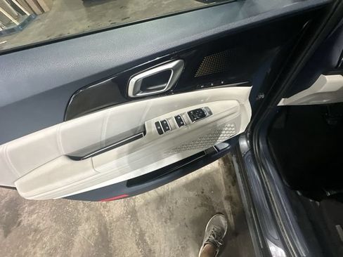 Used 2025 Kia Carnival SX Prestige FWD image 19