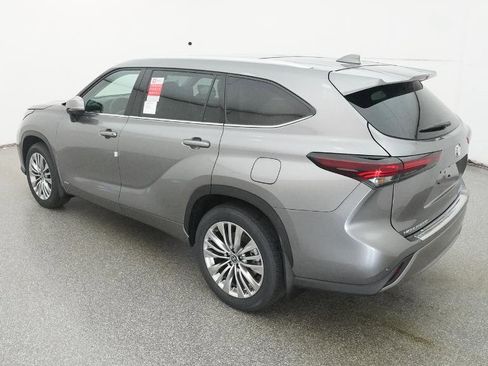 New 2026 Toyota Highlander Platinum image 35