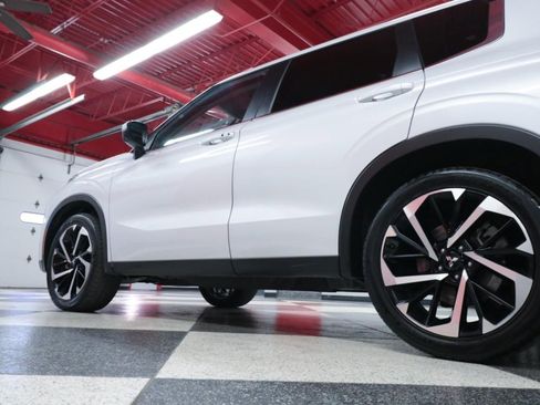 Used 2024 Mitsubishi Outlander SE image 41
