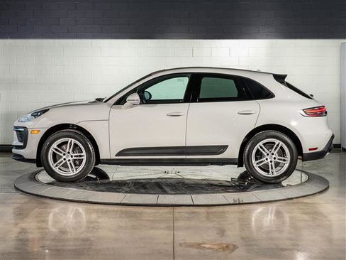 Used 2025 Porsche Macan image 2