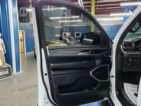 Used 2023 Jeep Wagoneer L Series II image 6