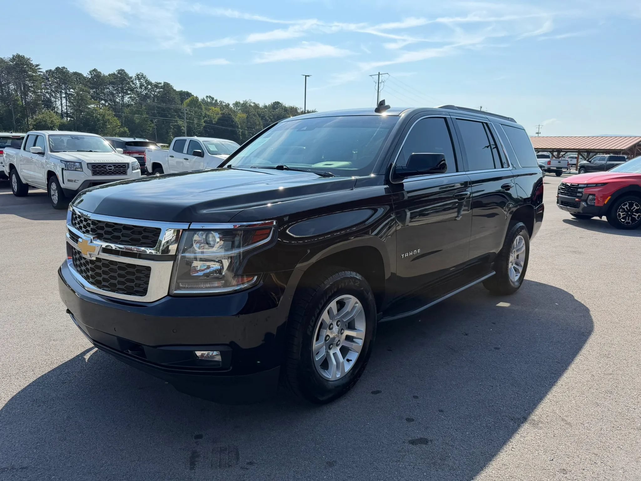 Used 2019 Chevrolet Tahoe LT w/ Luxury Package AWD/4WD image 2