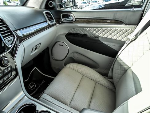 Used 2019 Jeep Grand Cherokee Summit AWD/4WD image 26