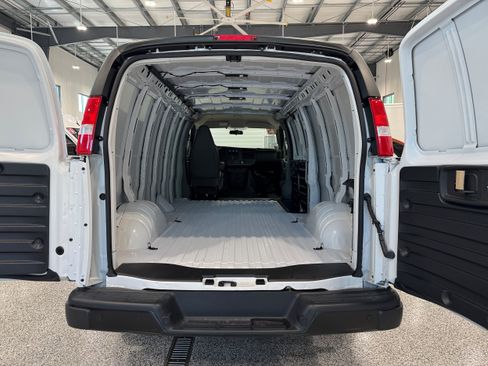 Used 2025 Chevrolet Express 3500 Extended w/ Driver Convenience Package RWD image 6