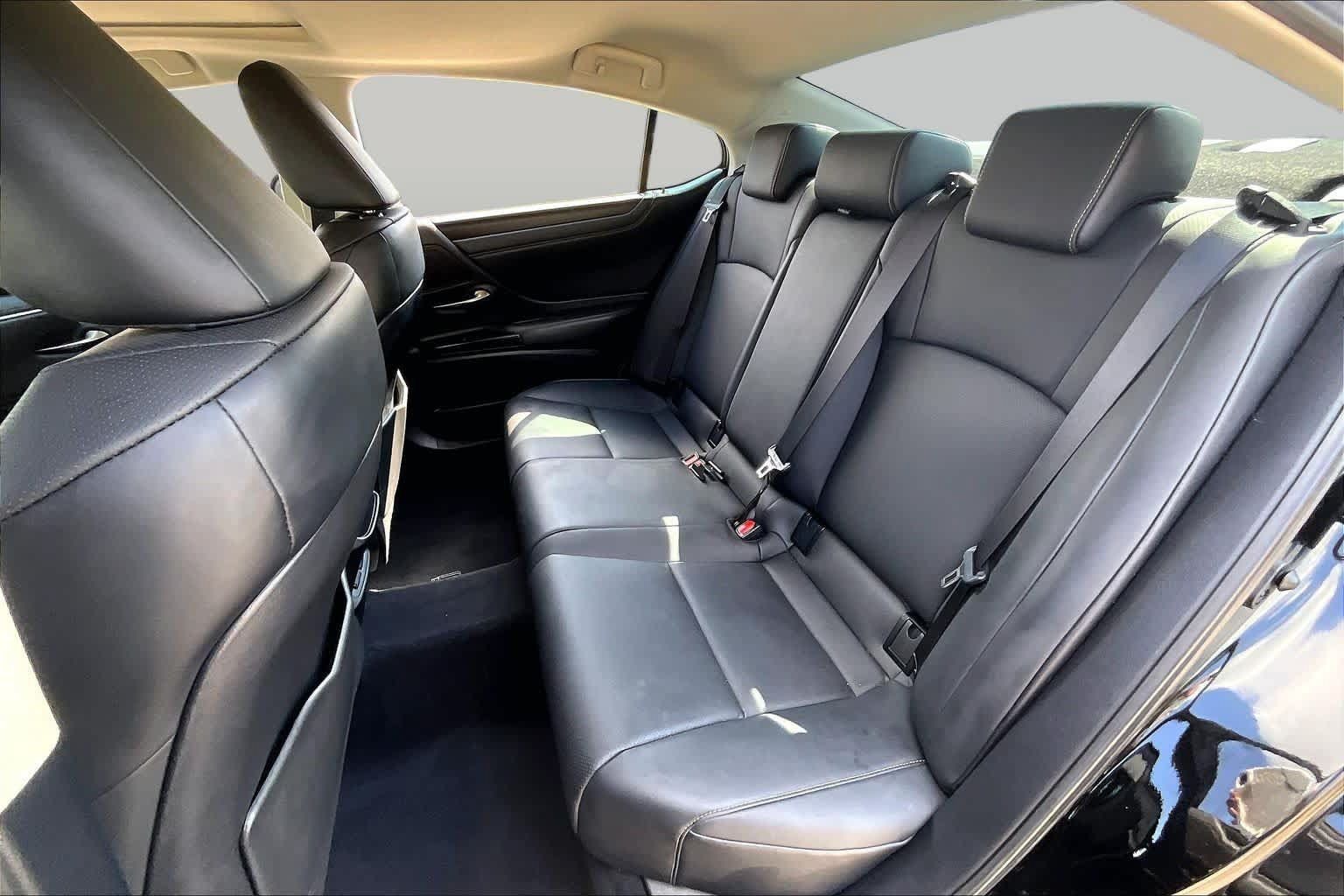 Used 2024 Lexus ES 350 w/ Premium Package FWD image 18