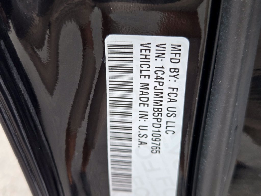 Used 2023 Jeep Cherokee Altitude Lux AWD/4WD image 16