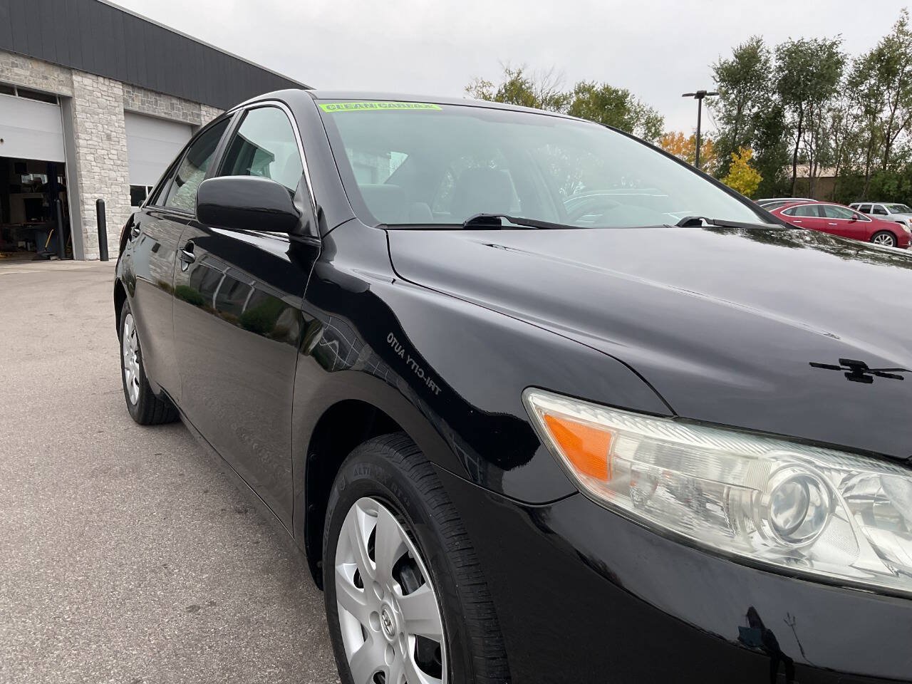 Used 2011 Toyota Camry LE FWD image 11