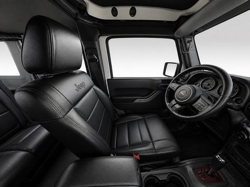 Used 2012 Jeep Wrangler Unlimited Rubicon w/ Connectivity Group AWD/4WD image 9