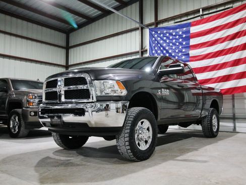 Used 2017 RAM 2500 Tradesman w/ Chrome Appearance Group AWD/4WD image 3