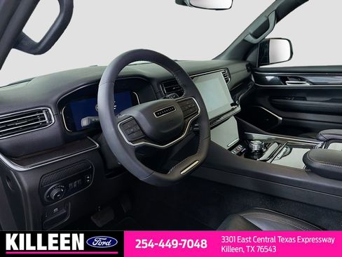 Used 2024 Jeep Wagoneer L 2WD image 10